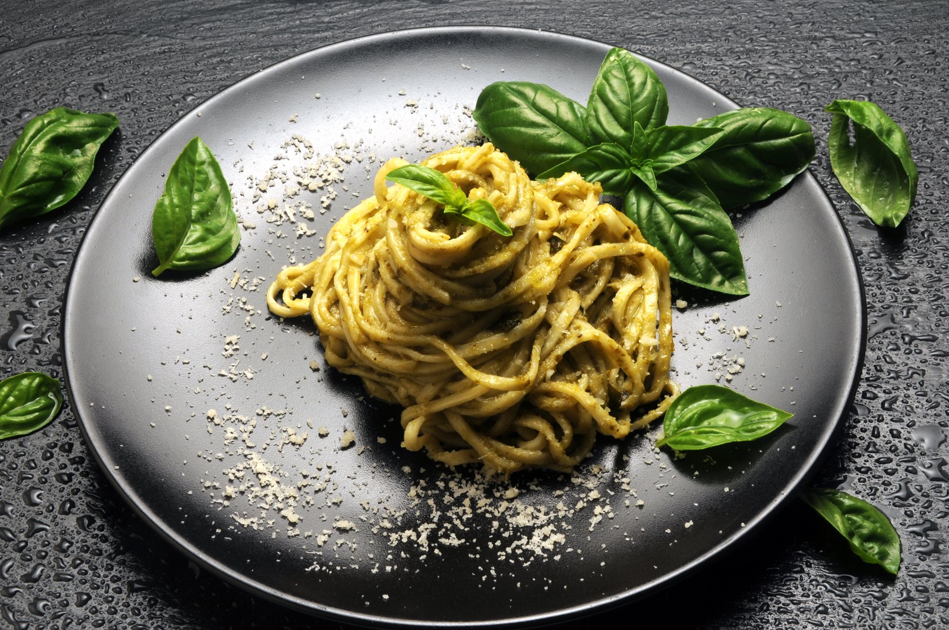 Linguine con il pesto genovese
